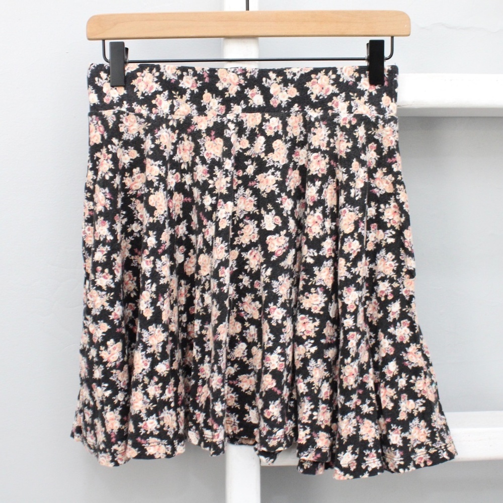 Urban Outfitters Pins & Needles Black Pink Floral Print Skater Skirt Size Small - Picture 6 of 7